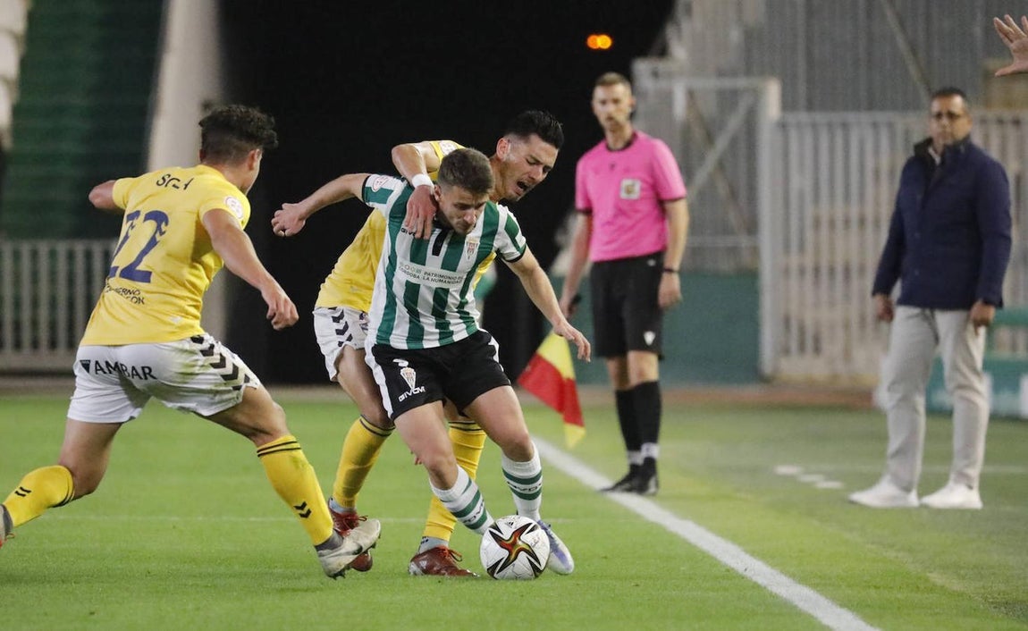 Las mejores imágenes y el ambiente en la grada del Córdoba CF - CD Ebro