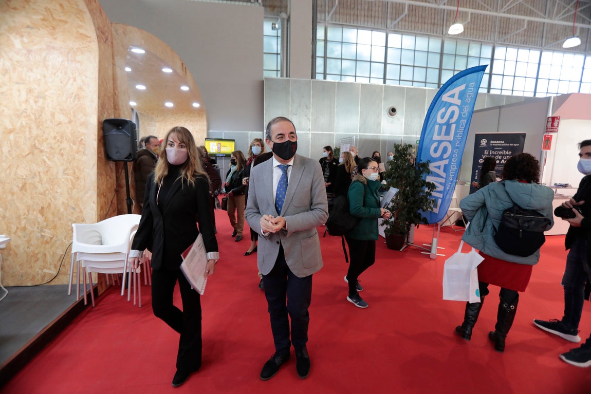 Se buscan universitarios en Sevilla para trabajar en el extranjero