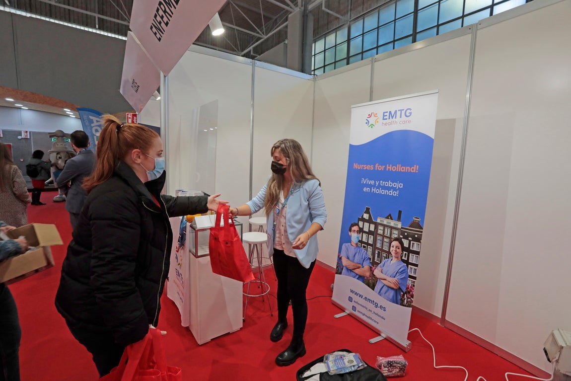 Se buscan universitarios en Sevilla para trabajar en el extranjero