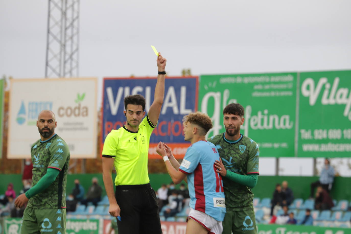 La decepción en el Córdoba CF tras caer ante el Villanovense, en imágenes