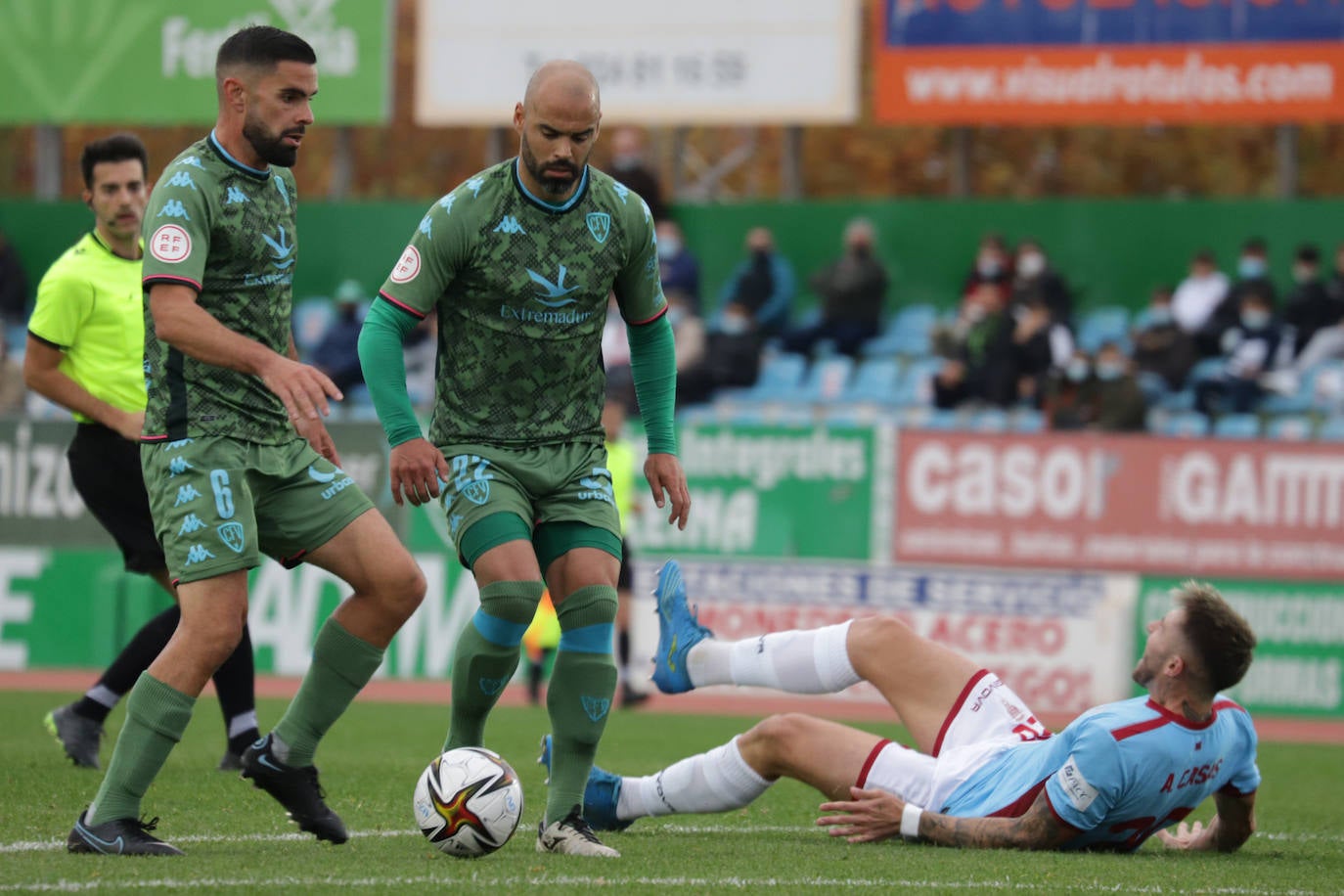 La decepción en el Córdoba CF tras caer ante el Villanovense, en imágenes