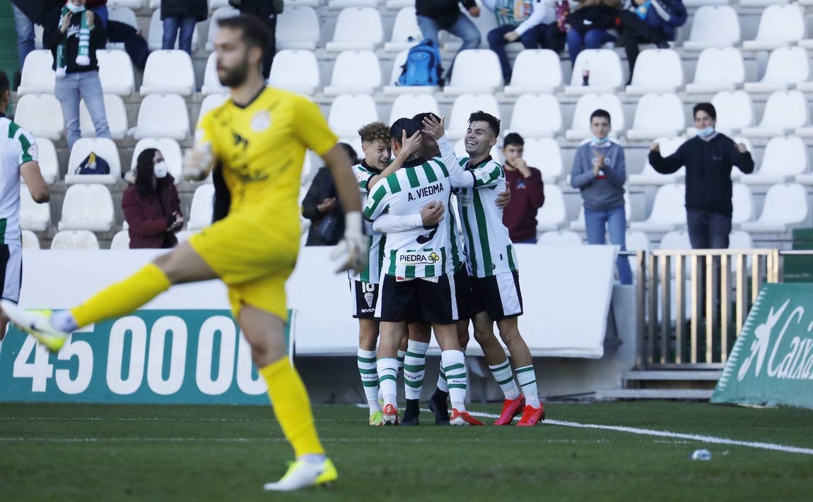 La goleada del Córdoba CF al Panadería Pulido San Mateo, en imágenes