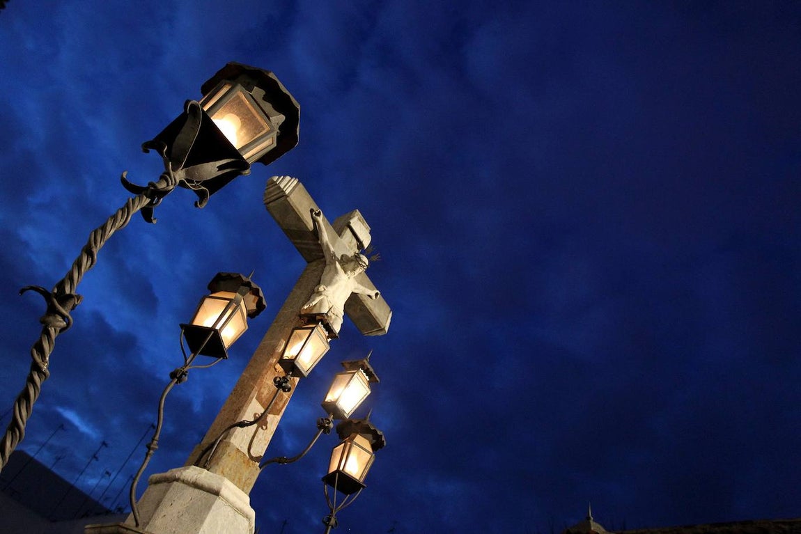 Un paseo por la historia y estética del Cristo de los Faroles de Córdoba, en imágenes