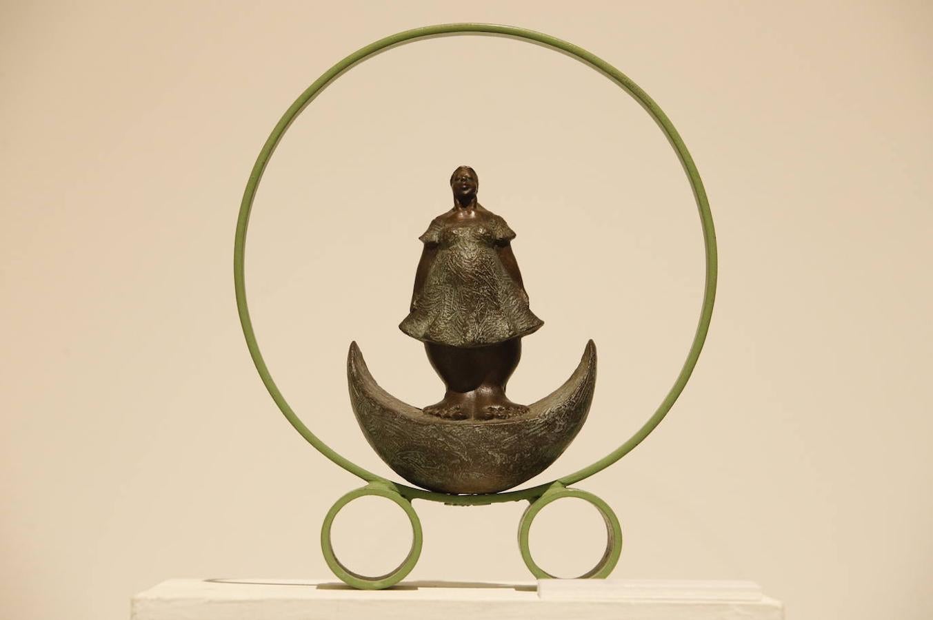 La escultura de Paco Luque y su perpetuo homenaje a la mujer llega al Teatro Cómico de Córdoba