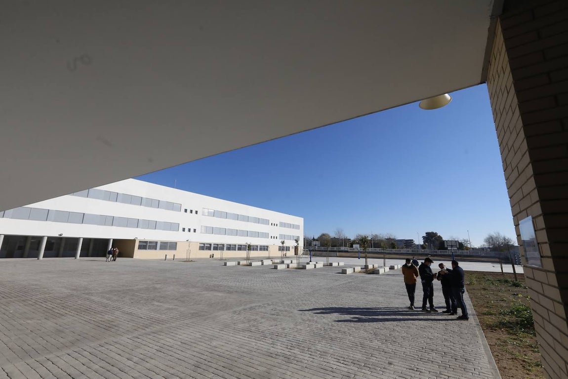 La inauguración del instituto de Miralbaida en Córdoba, en imágenes