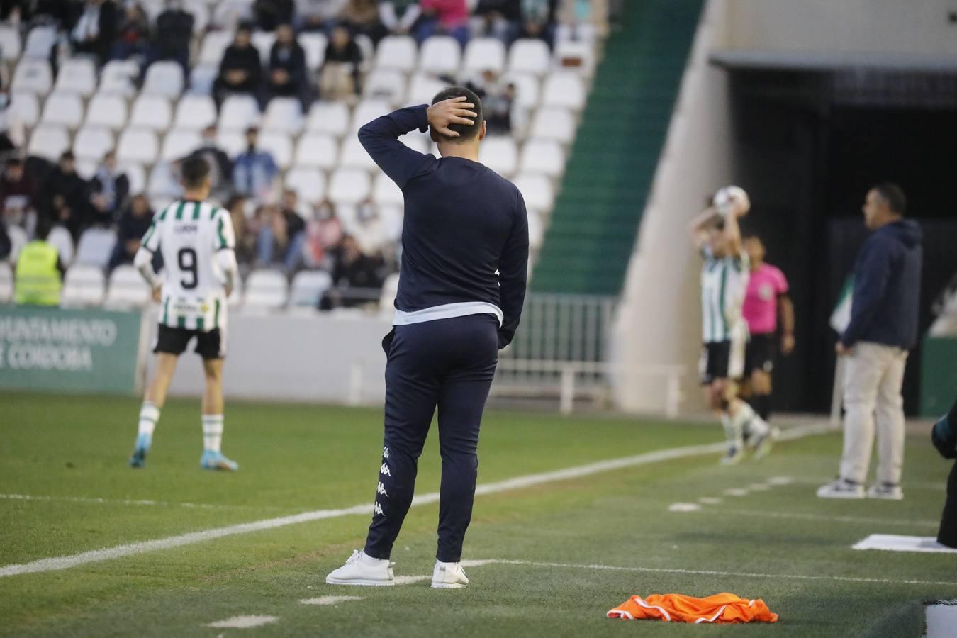 El Córdoba CF golpea (3-1) al CD Coria y se queda sin rivales