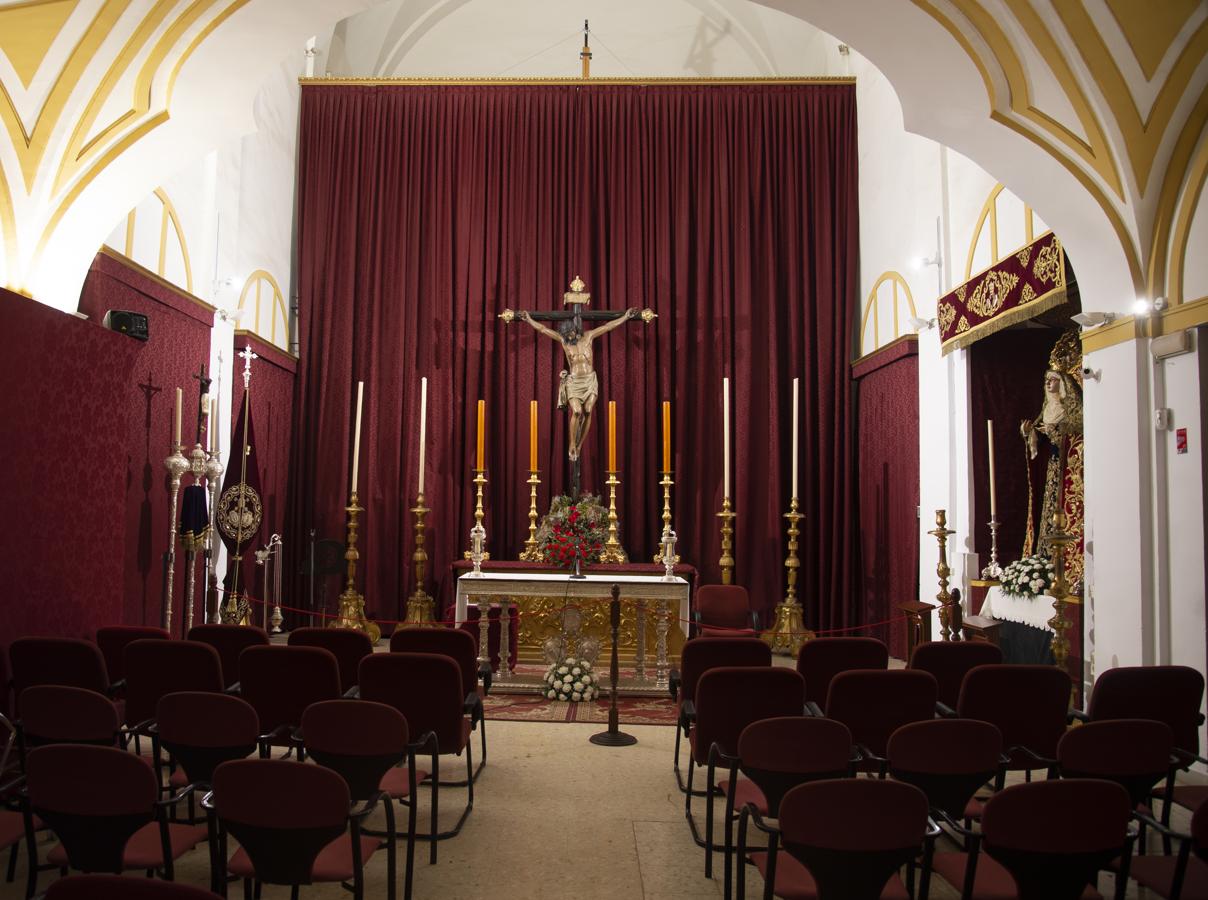 Las últimas imágenes del Cristo de Burgos en la capilla - casa hermandad