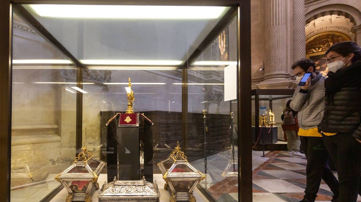 Un recorrido por la Catedral de Sevilla y sus rincones y tesoros ocultos, en imágenes