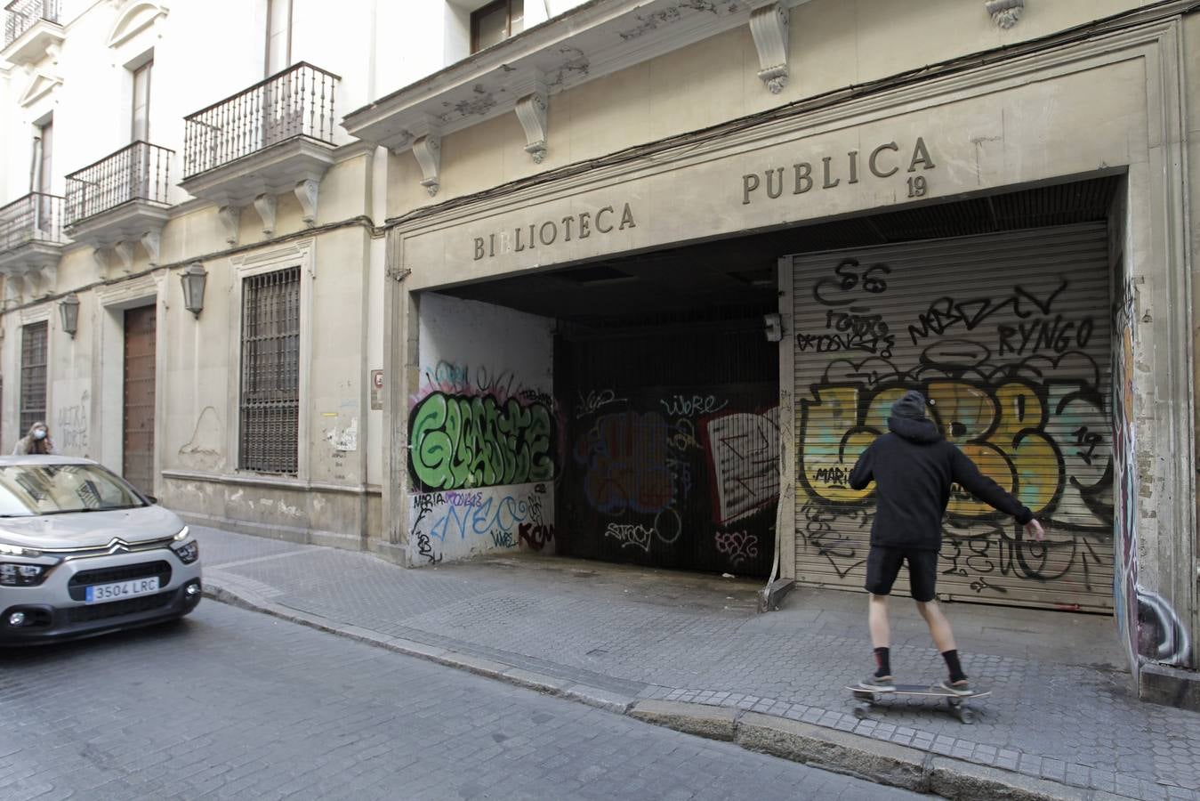 En imágenes, la calle Alfonso XII de Sevilla, una milla de oro olvidada