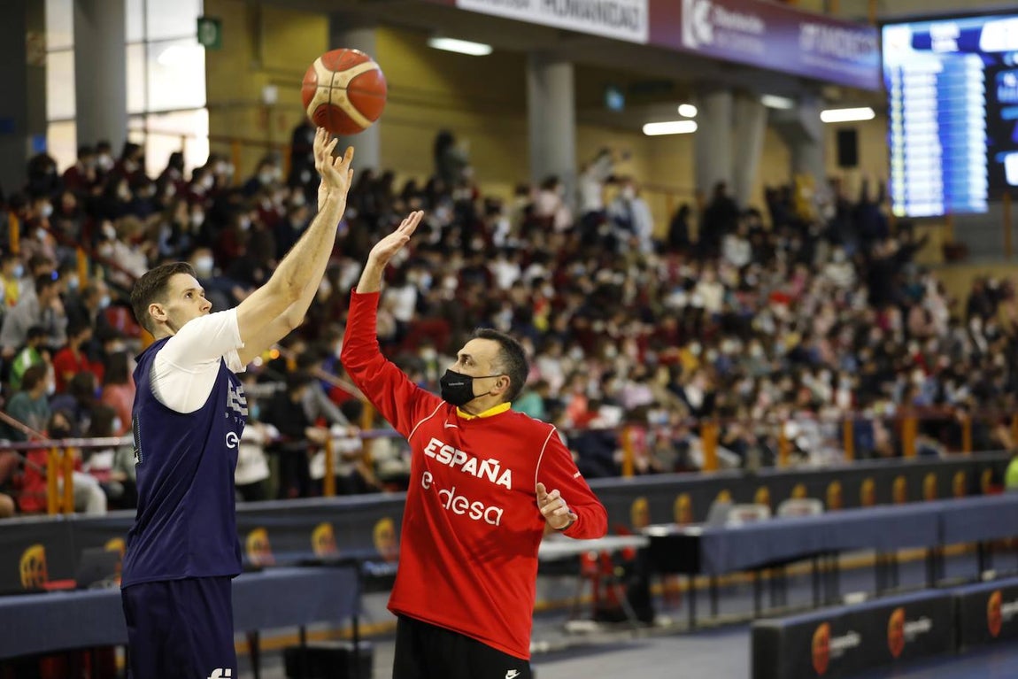 España de baloncesto sigue la puesta a punto este martes en Córdoba, en imágenes