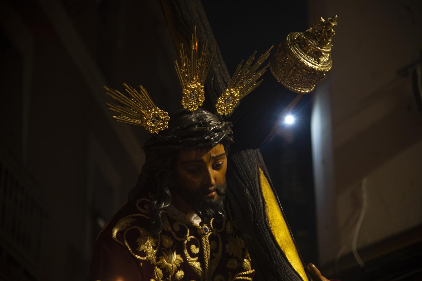 Triana lleva al Cristo de las Tres Caídas a Santa Ana