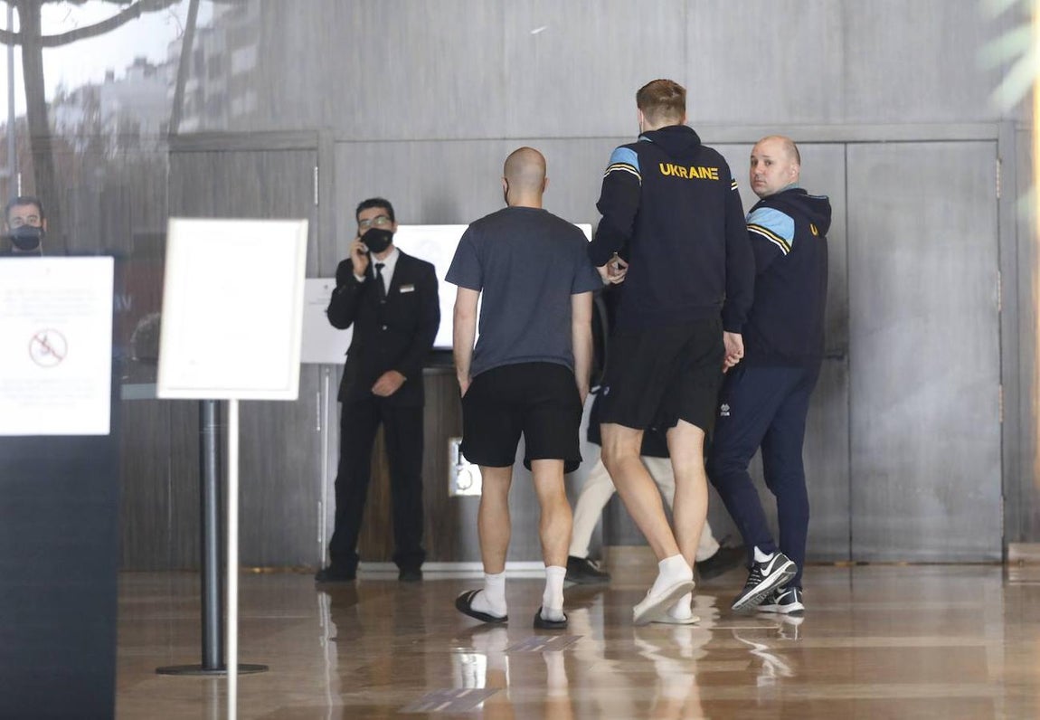 La incertidumbre de la selección de baloncesto de Ucrania en Córdoba, en imágenes