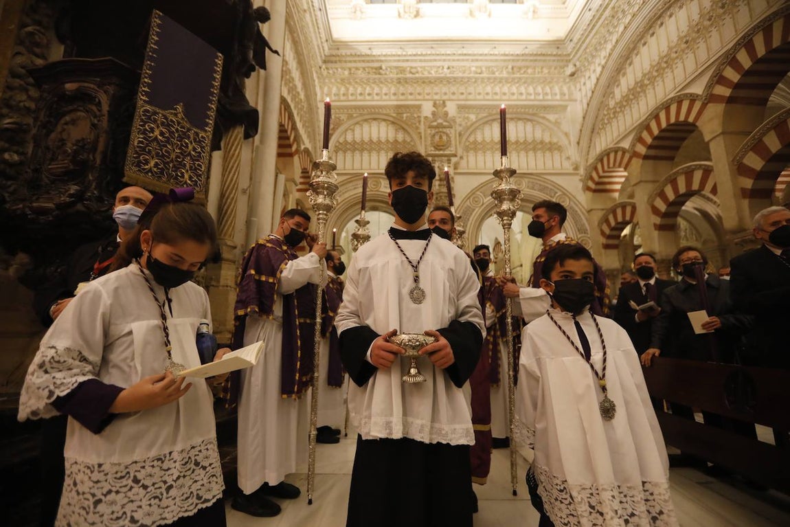 En imágenes, el Vía Crucis del Calvario en Córdoba (II)