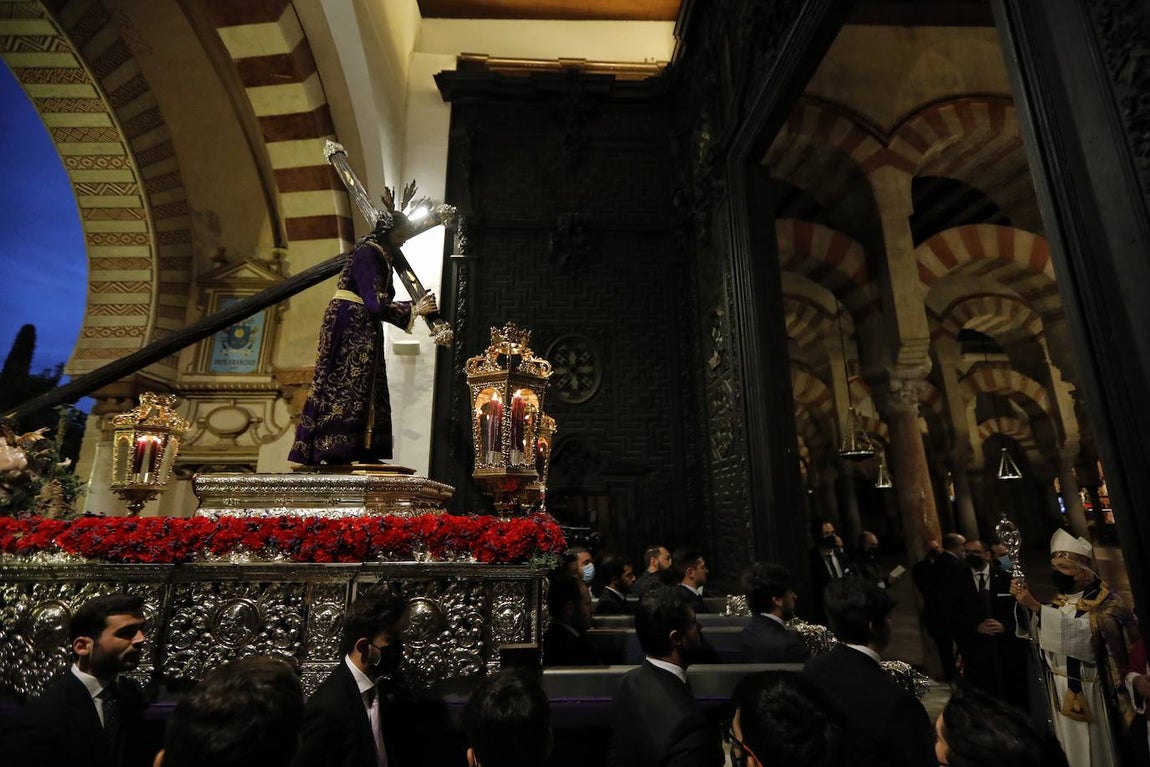 En imágenes, el Vía Crucis del Calvario en Córdoba (II)