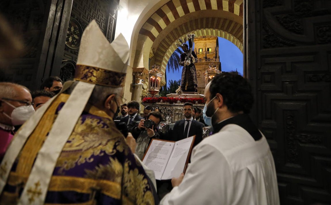 En imágenes, el Vía Crucis del Calvario en Córdoba (II)