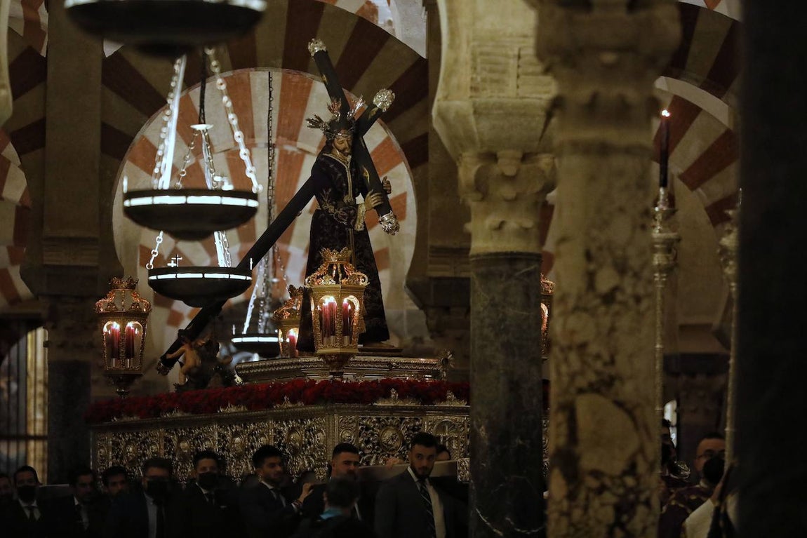 En imágenes, el Vía Crucis del Calvario en Córdoba (II)