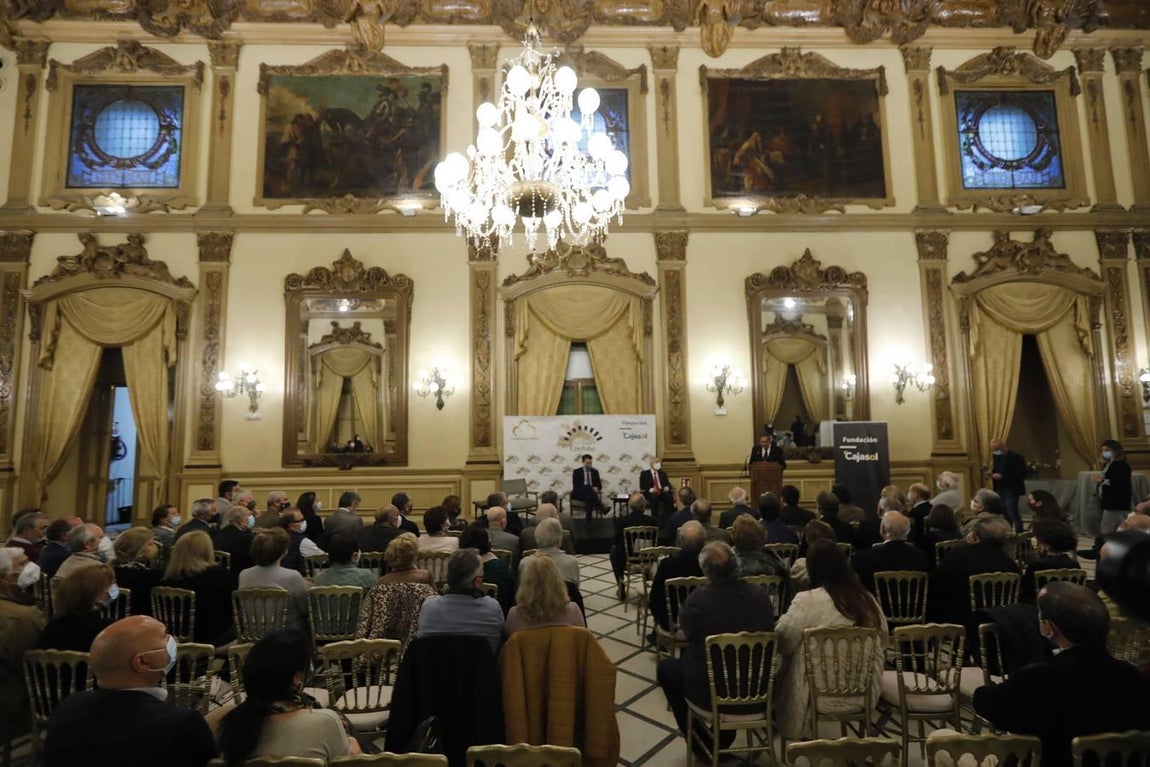 La conferencia del alcalde de Córdoba en el Foro Amador Jover, en imágenes