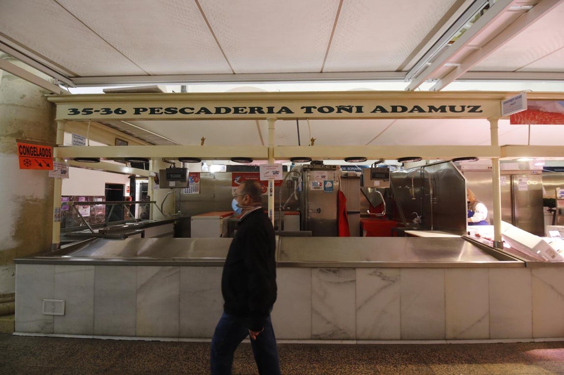 Huelga transporte | La situación en las pescaderías de Córdoba, en imágenes