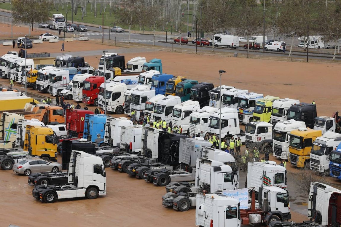 El inicio de la protesta de los camioneros en Córdoba, en imágenes
