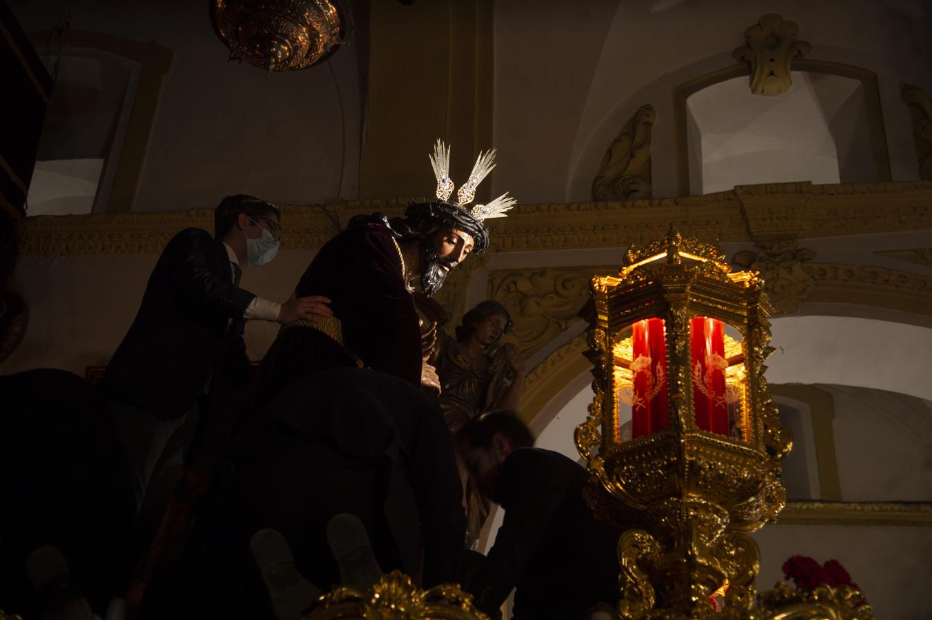 La subida de Jesús Nazareno de la O a su paso de salida