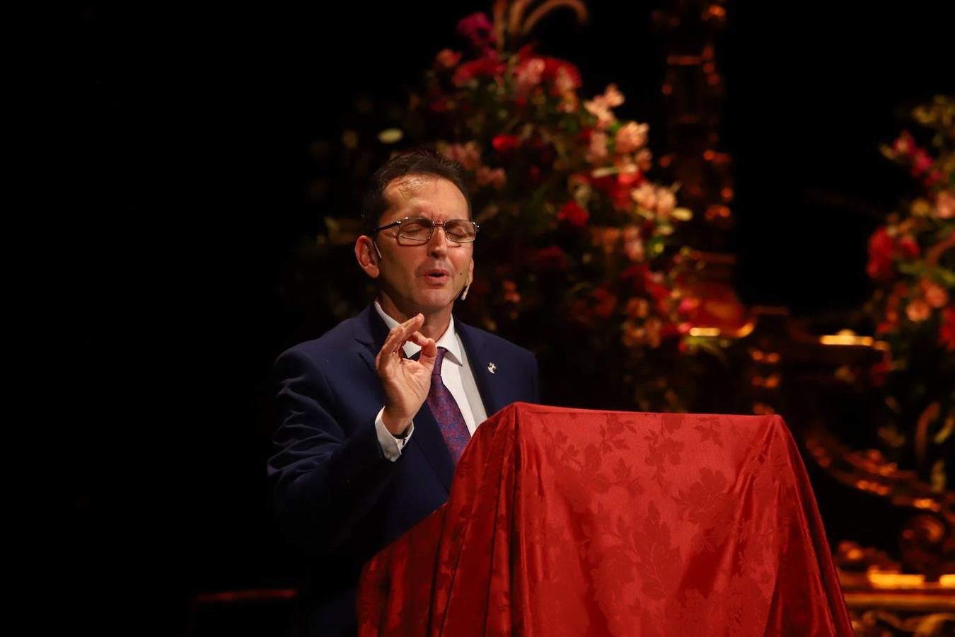 Fernández anuncia la Semana Santa con palabra y canciones: «Córdoba ya está dispuesta y nosotros, a soñar»