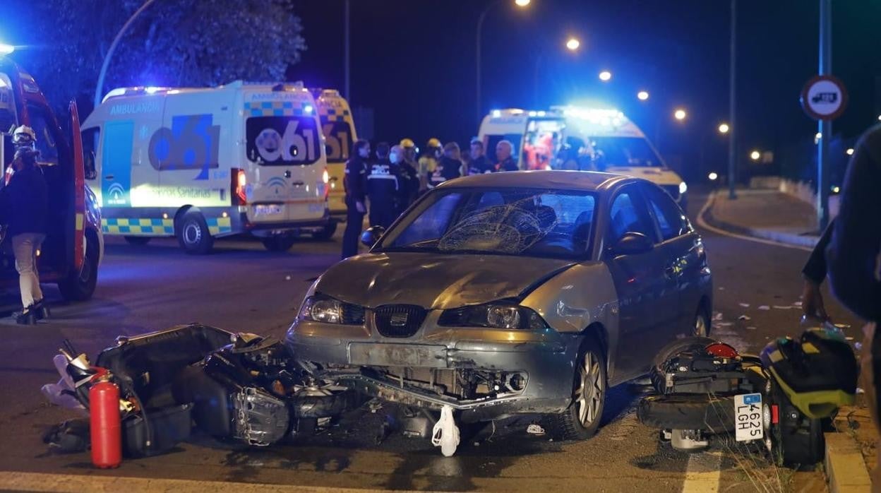 En imágenes, un muerto y dos heridos graves en un accidente en Sevilla