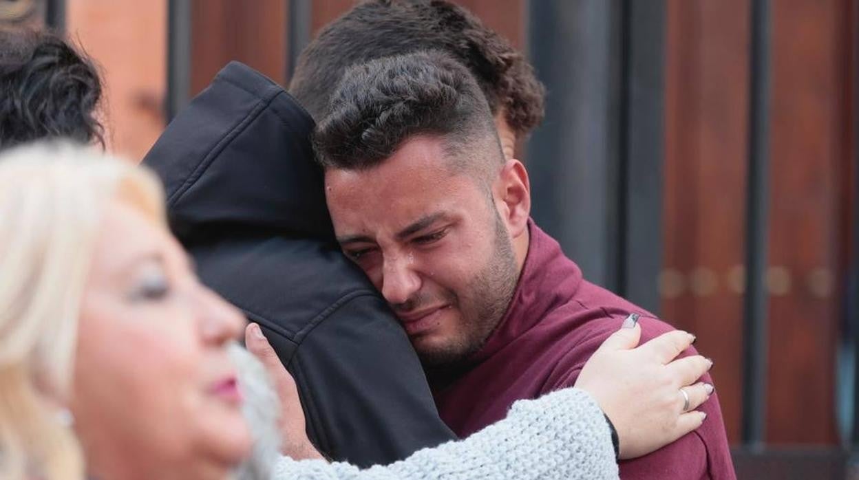 El Martes Santo empieza con dolor y desamparo en el Cerro