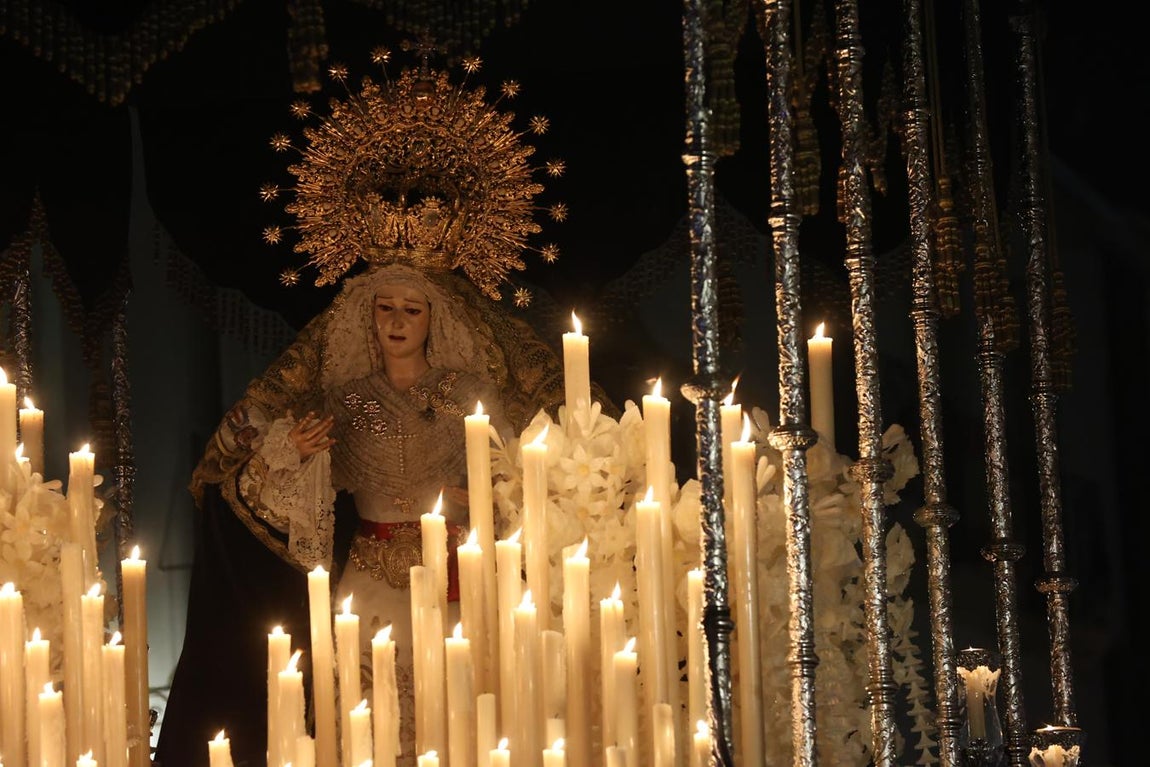 La devota vuelta del Prendimiento a María Auxiliadora de Córdoba, en imágenes