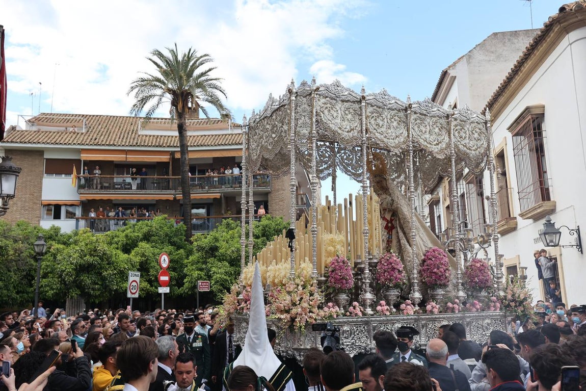 Miércoles Santo | La triunfal procesión de La Paz en Córdoba, en imágenes