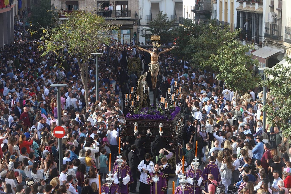 Viernes Santo | La hermosa procesión de la Expiración de Córdoba, en imágenes