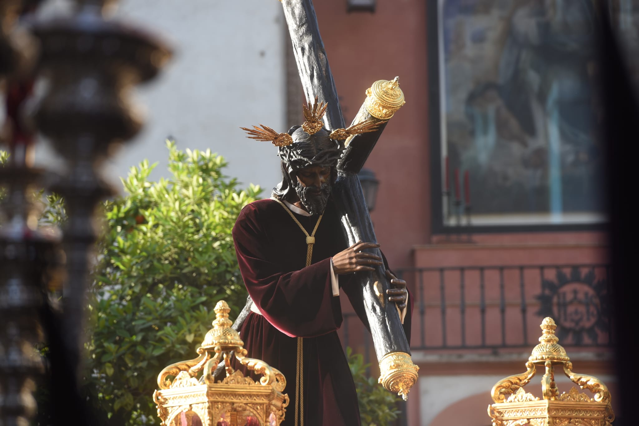 El cante se hace oración al paso de Los Gitanos