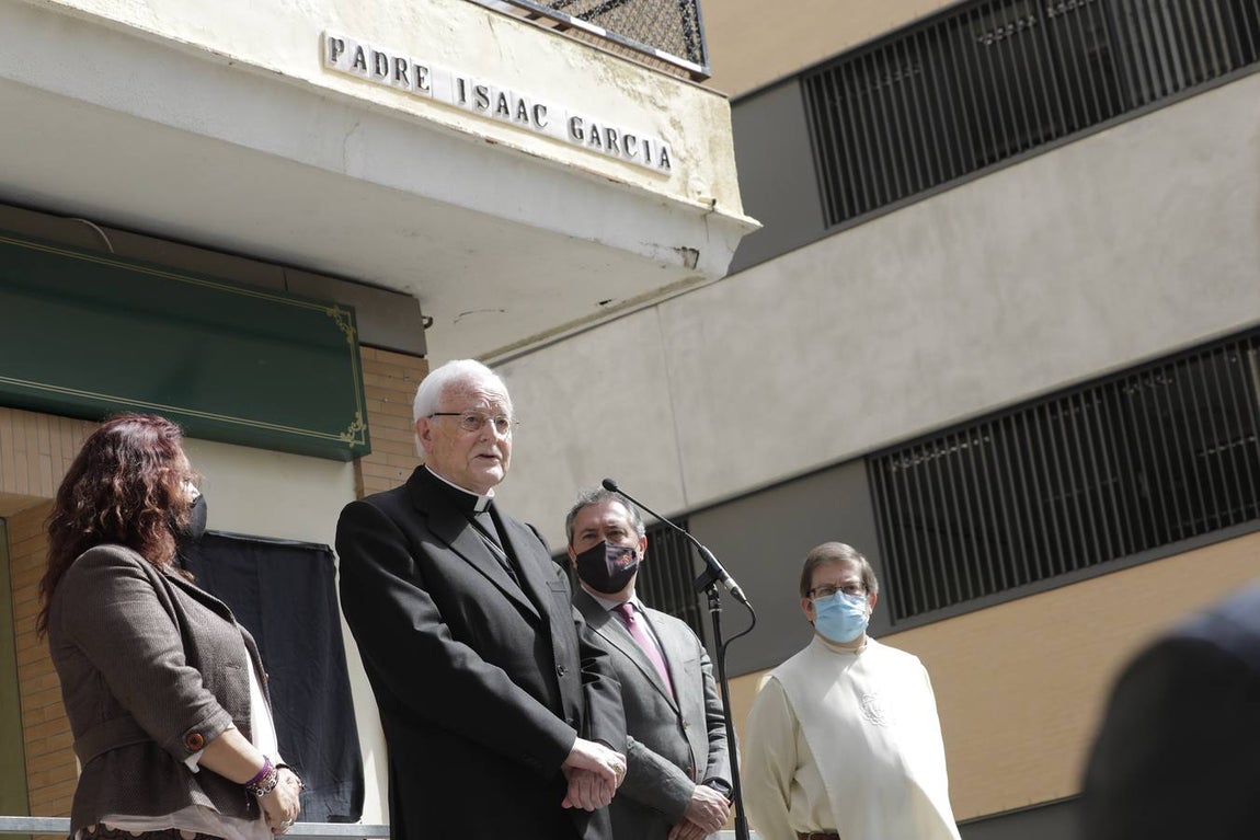Su última aparición hace unos días en la rotulación de la calle Padre Isaac García. RAÚL DOBLADO