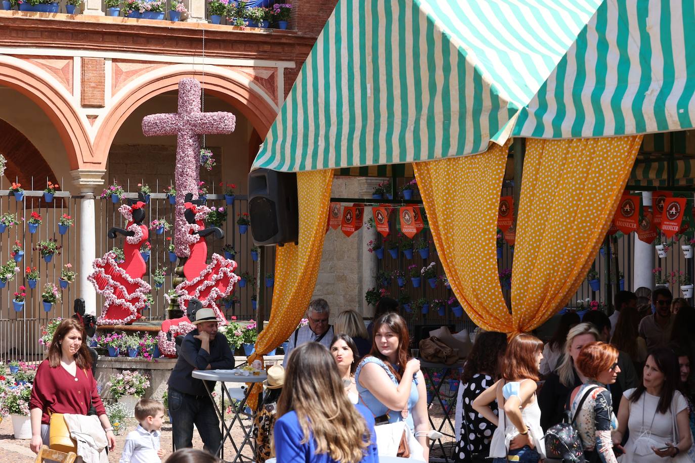 El ambiente del viernes en las Cruces de Córdoba, en imágenes