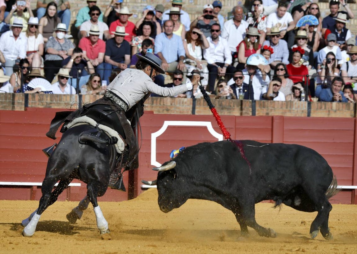 Lea Vicens. J. M. SERRANO