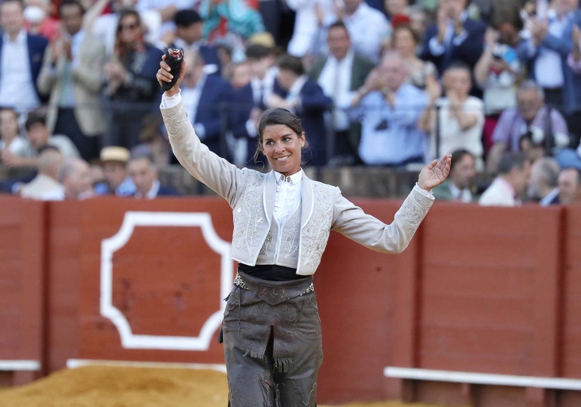 Lea Vicens. J. M. SERRANO