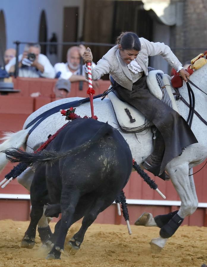 Lea Vicens. J. M. SERRANO