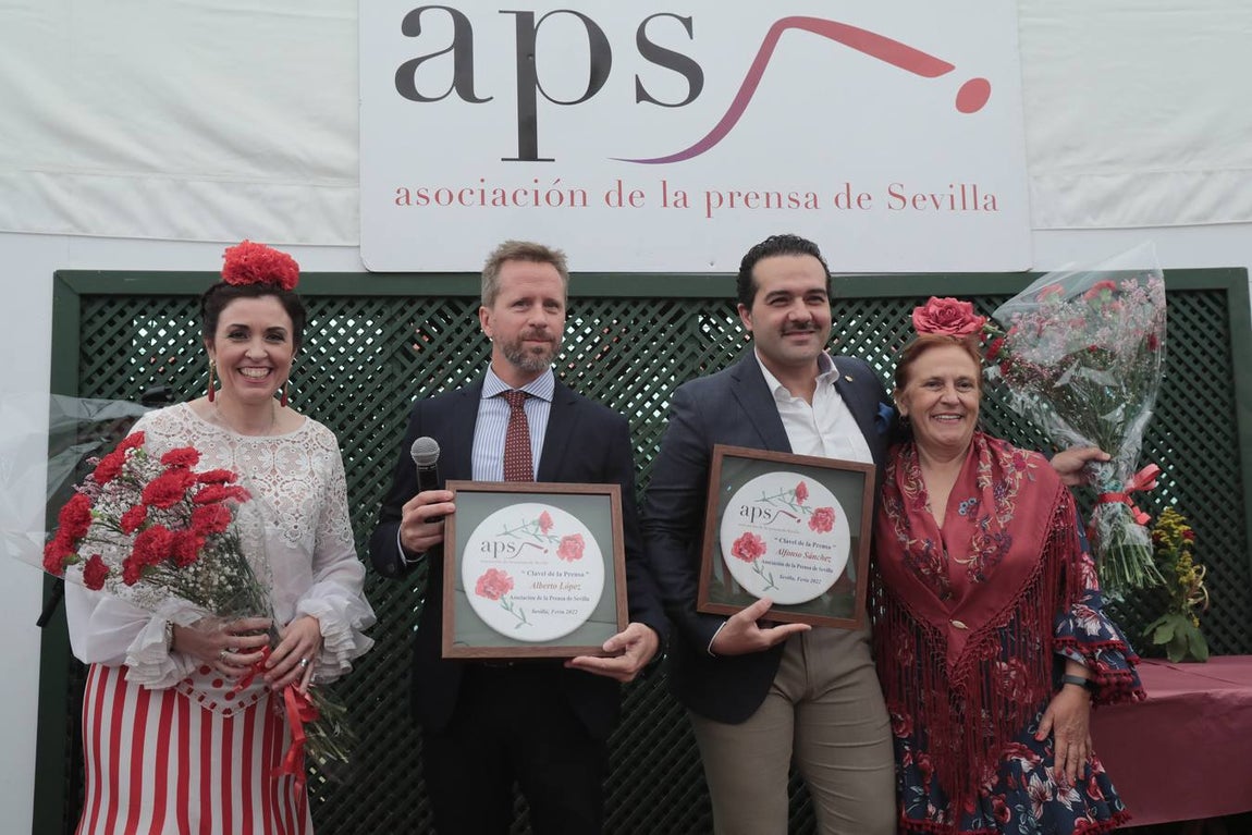 Entrega de los 'Claveles de la Prensa 2022' de la Asociación de la Prensa de Sevilla a Rocío Márquez, Alfonso Sánchez, Alberto López y la Asociación Maruja Vilches con el Polígono Sur. RAÚL DOBLADO