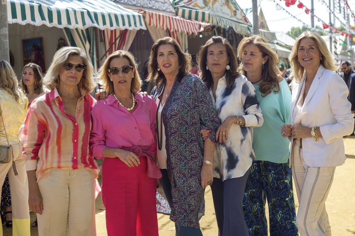 Lourdes Ysern, Rosa Coronel, Helena Ochoa, Macarena Ochoa, Marta Ochoa y Marta Ceballos. ROCÍO RUZ
