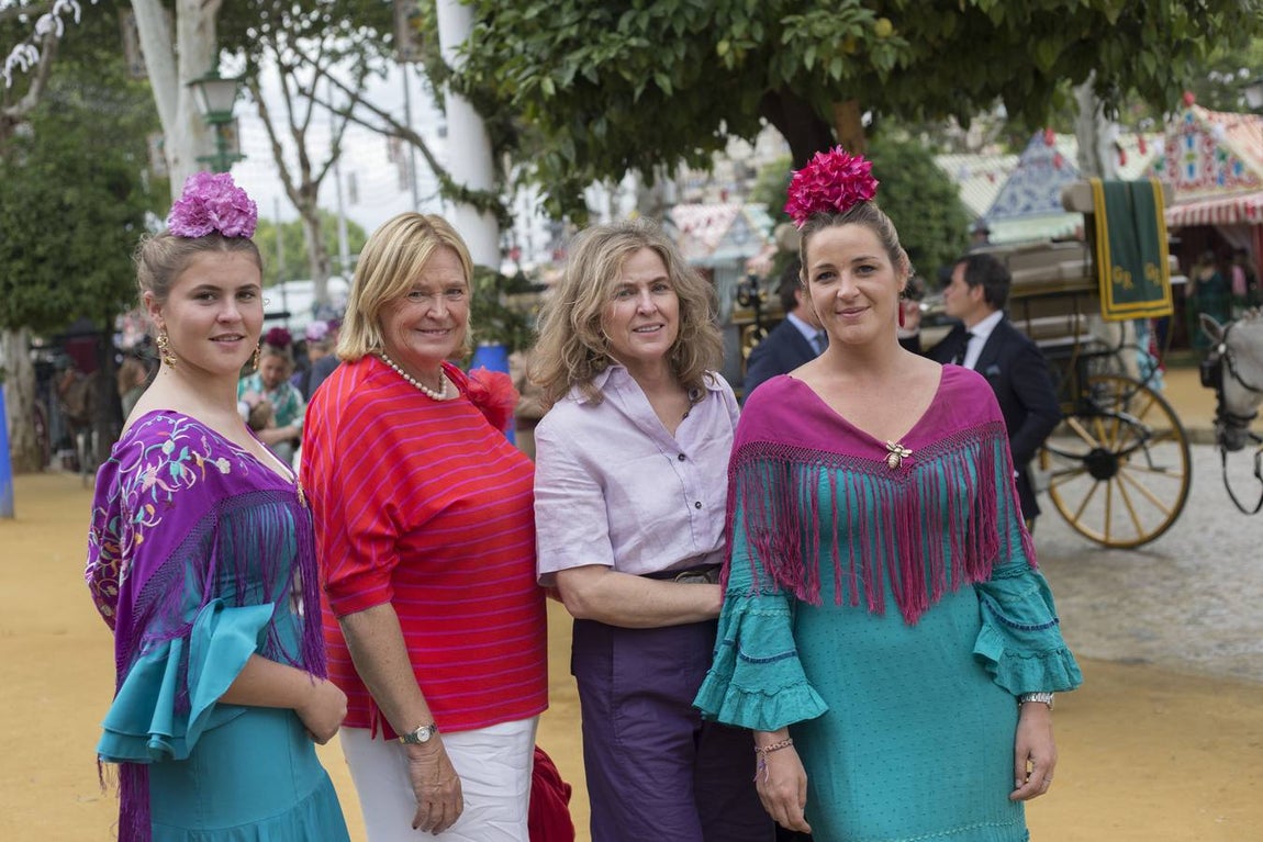 Asistentes al real en el miércoles de la Feria de Sevilla 2022. ROCÍO RUZ