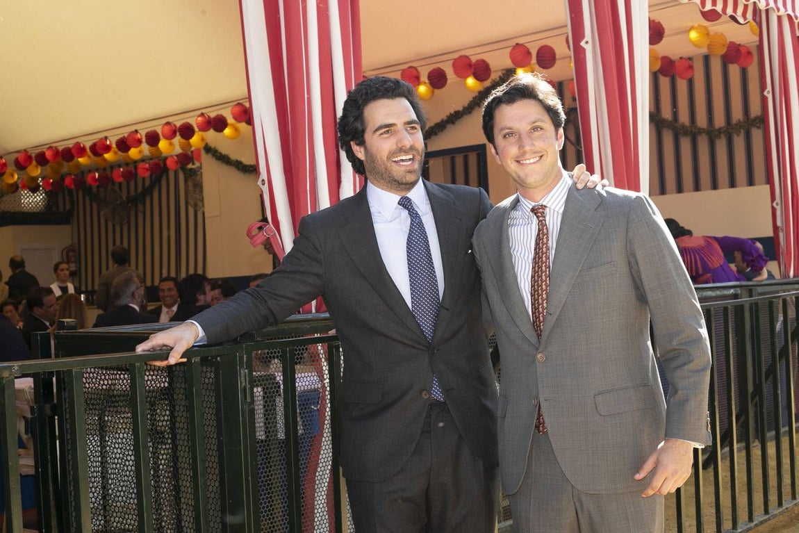 Asistentes al real durante el jueves de la Feria de Sevilla 2022. ROCÍO RUZ