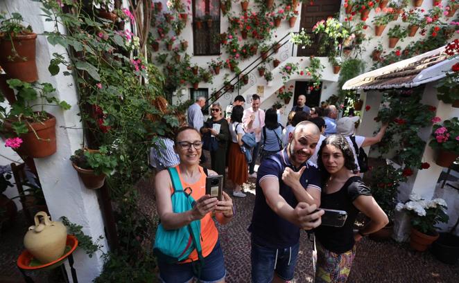 Patios de Córdoba 2022 | Las largas colas y el ambiente del fin de semana, en imágenes