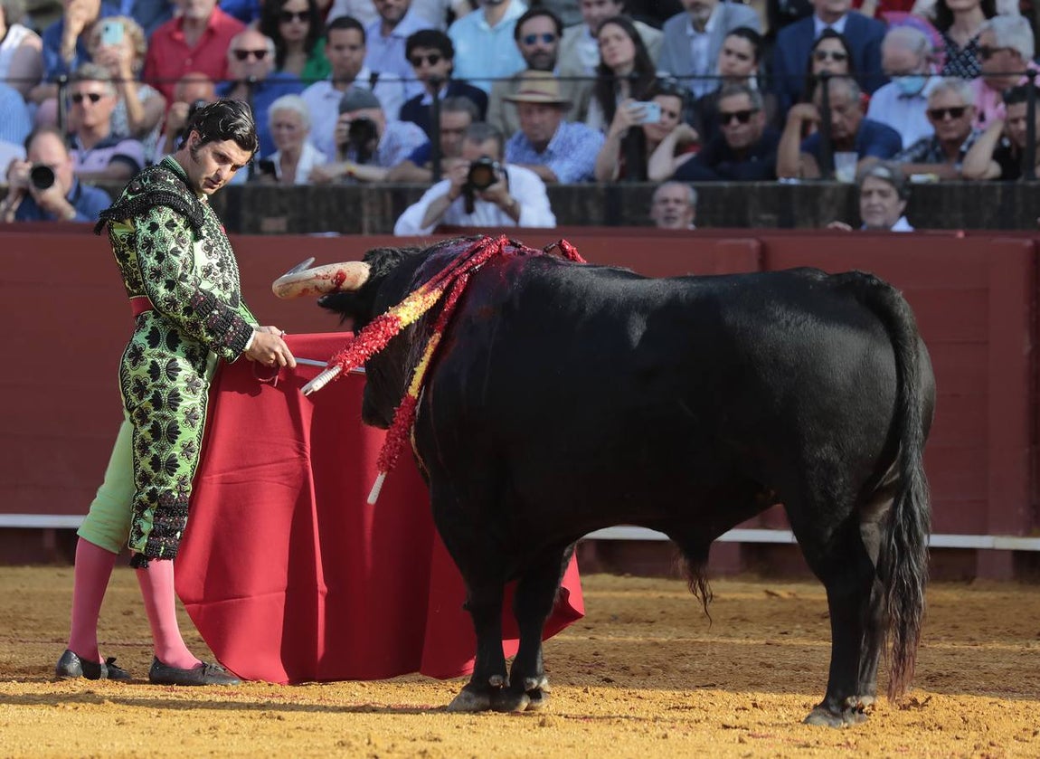 Corrida del sábado de farolillos de 2022 en la plaza de toros de Sevilla. RAÚL DOBLADO