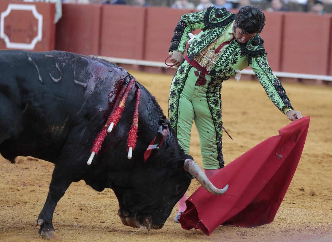 Corrida del sábado de farolillos de 2022 en la plaza de toros de Sevilla. RAÚL DOBLADO