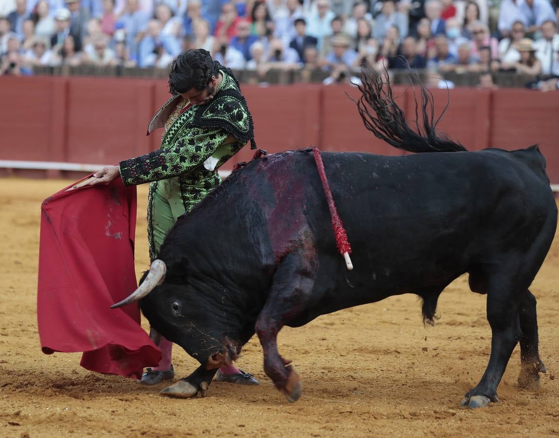 Corrida del sábado de farolillos de 2022 en la plaza de toros de Sevilla. RAÚL DOBLADO
