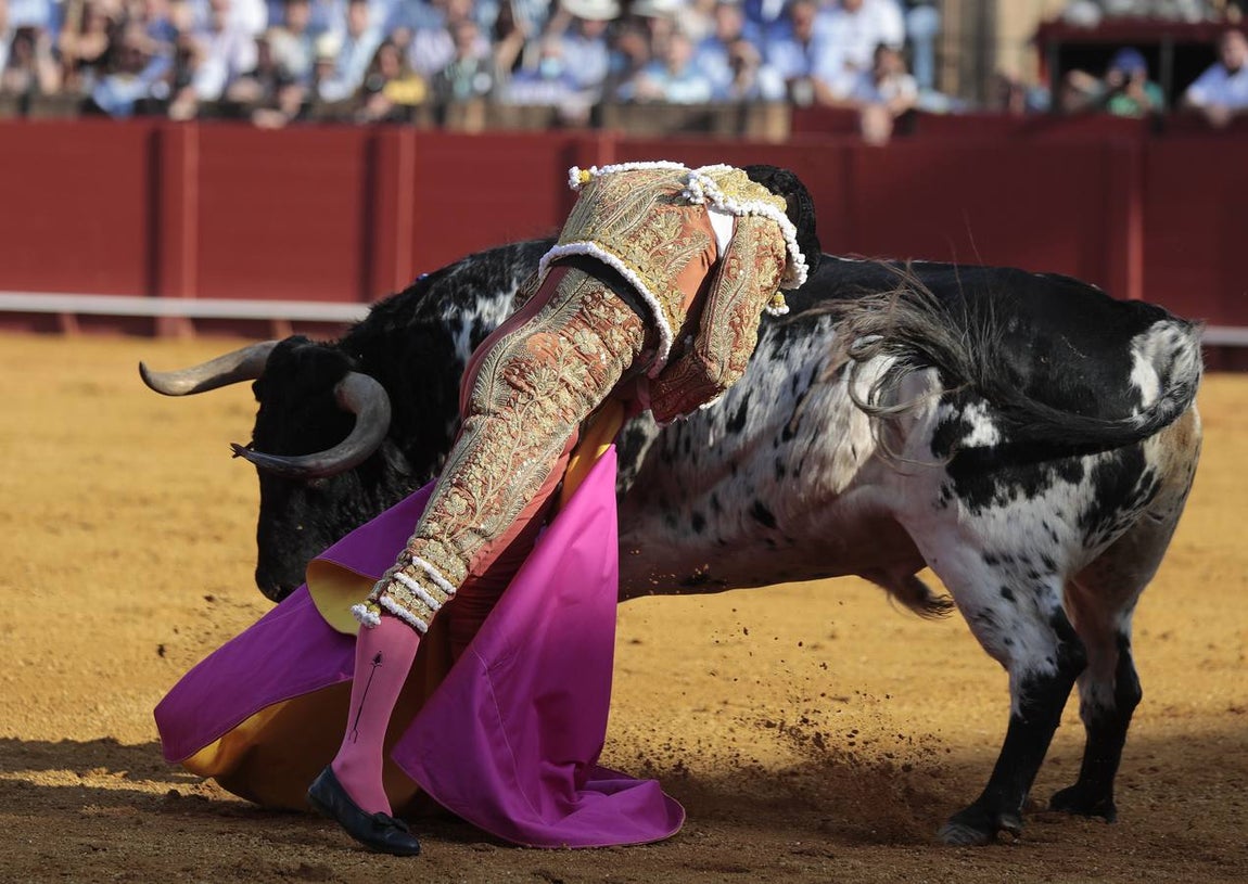 Corrida del sábado de farolillos de 2022 en la plaza de toros de Sevilla. RAÚL DOBLADO