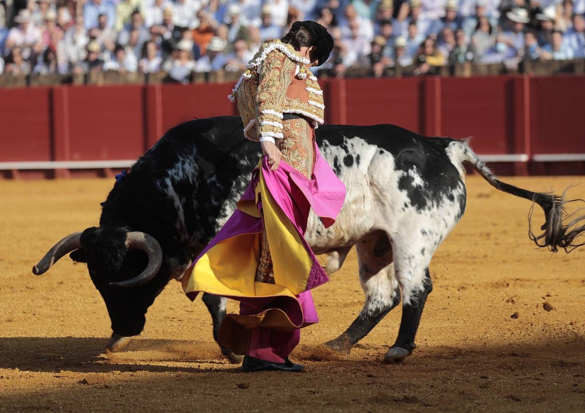 Corrida del sábado de farolillos de 2022 en la plaza de toros de Sevilla. RAÚL DOBLADO
