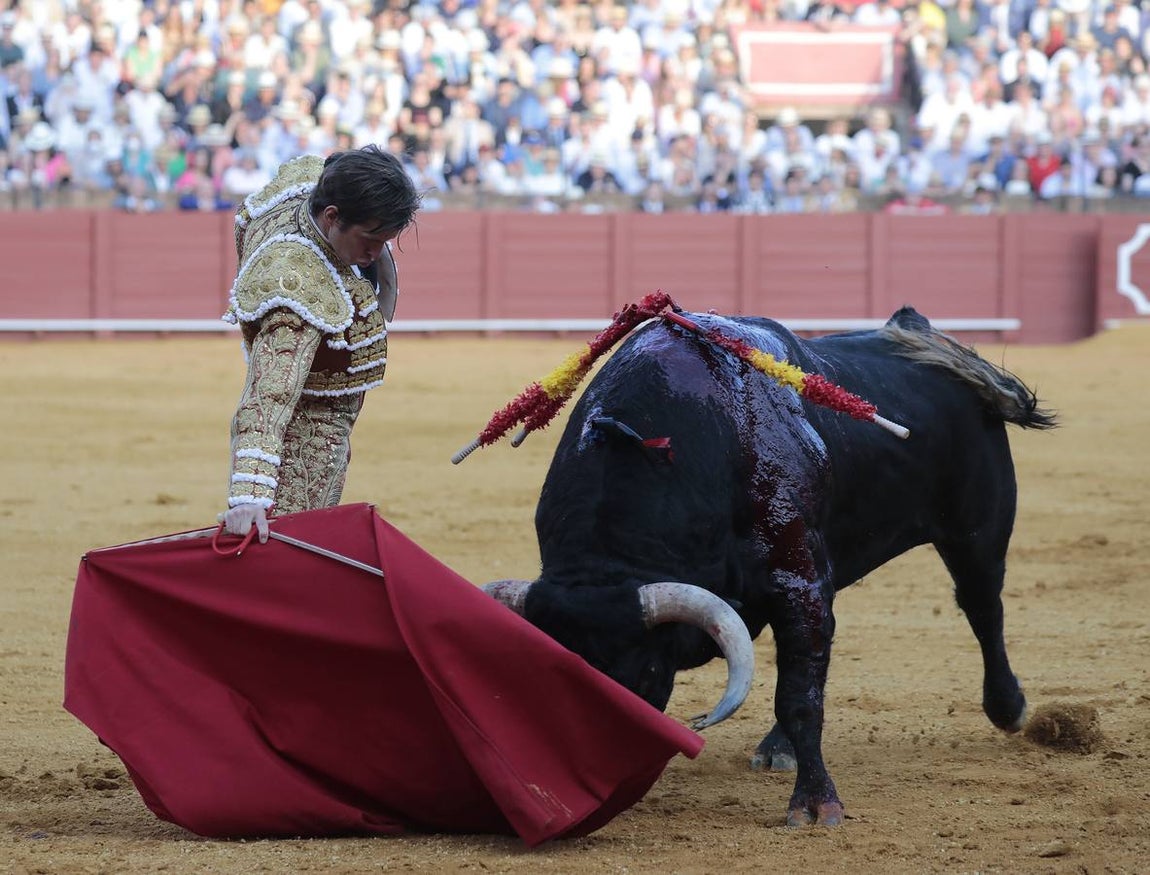 Corrida del sábado de farolillos de 2022 en la plaza de toros de Sevilla. RAÚL DOBLADO