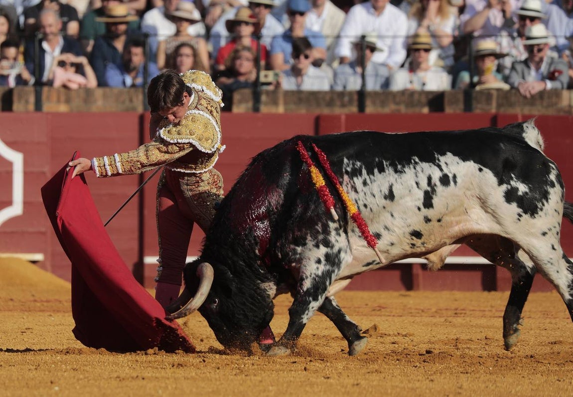 Corrida del sábado de farolillos de 2022 en la plaza de toros de Sevilla. RAÚL DOBLADO