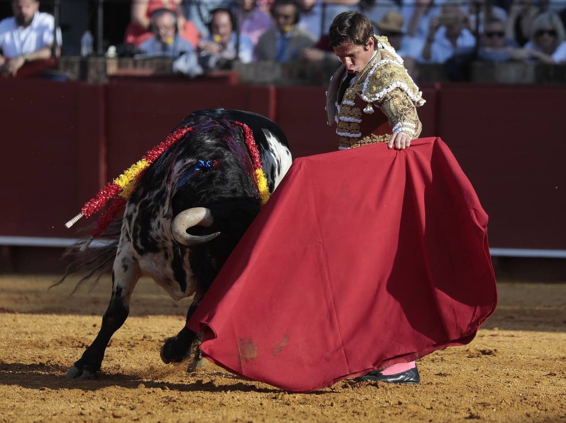 Corrida del sábado de farolillos de 2022 en la plaza de toros de Sevilla. RAÚL DOBLADO