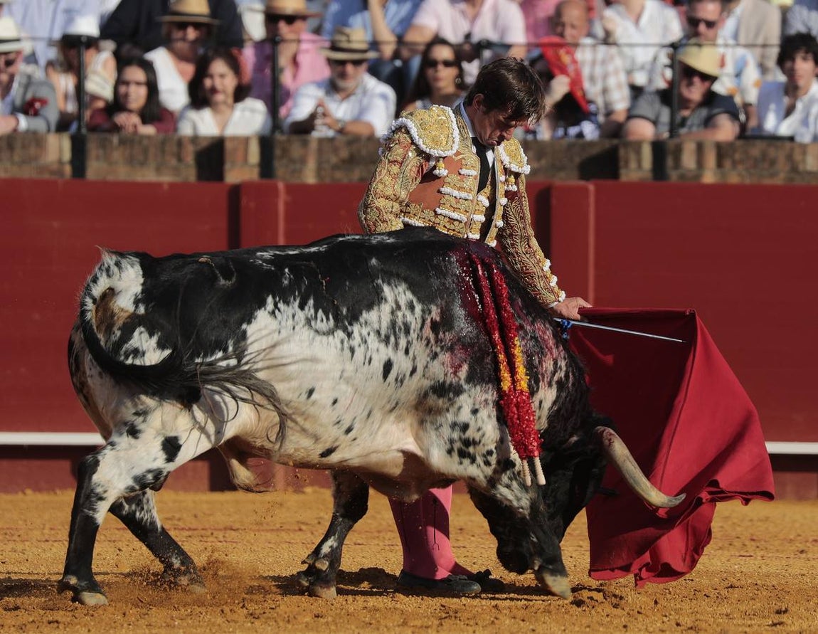 Corrida del sábado de farolillos de 2022 en la plaza de toros de Sevilla. RAÚL DOBLADO